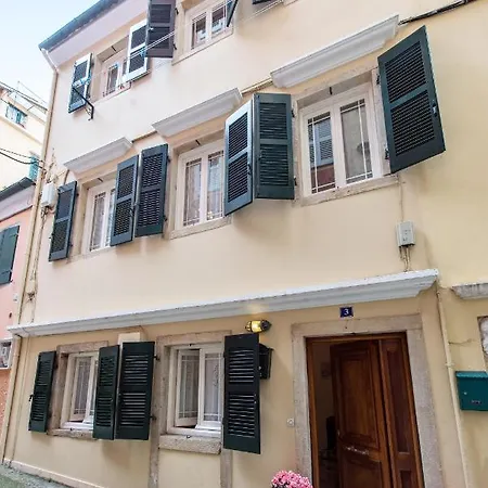 Jen House